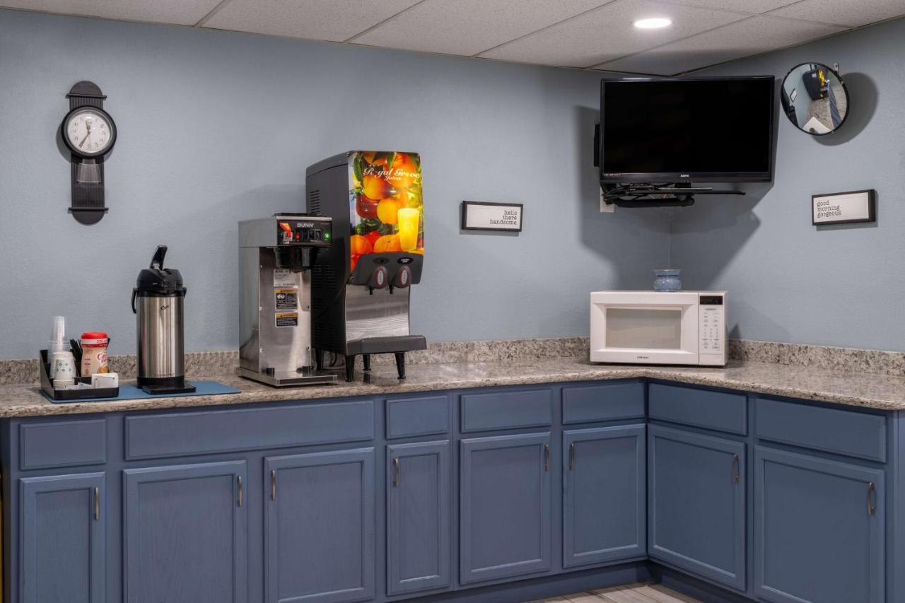 Super 8 by Wyndham Merrillville Eksteriør billede