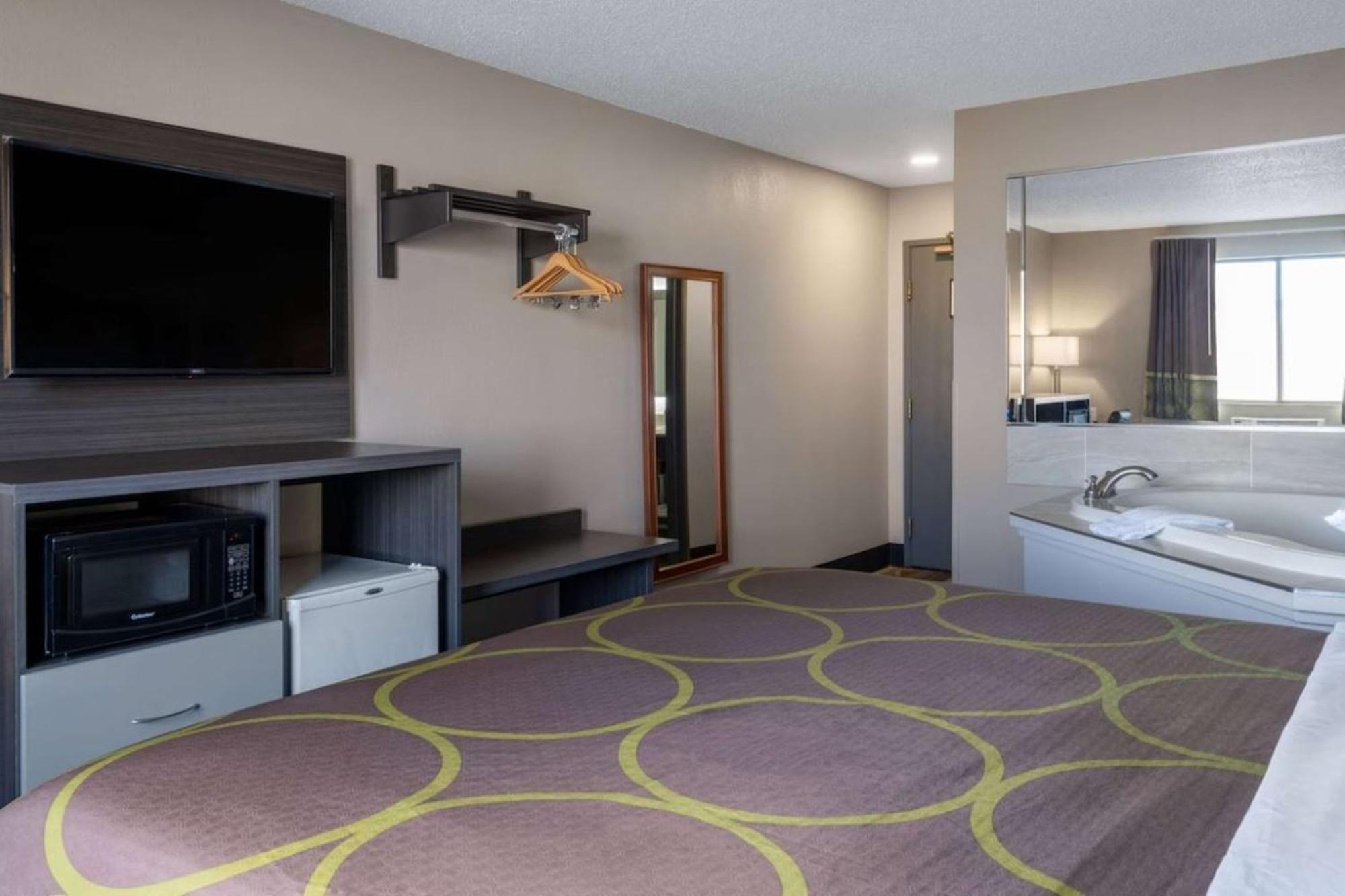 Super 8 by Wyndham Merrillville Eksteriør billede